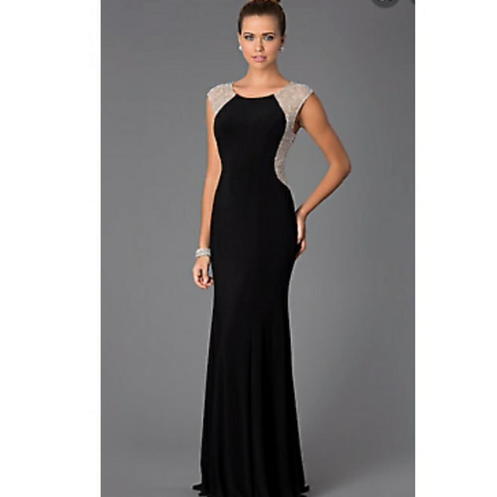 FORMAL WOMEN DRESS SIZE (8P).